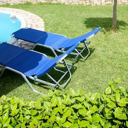 Chill And Relax In A With Pool Near The Holiday home